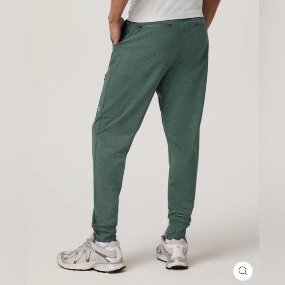 NWOT Vuori Sunday Performance Jogger - Picture 2 of 6